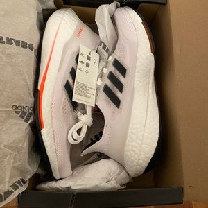 NWT Adidas Ultraboost 21